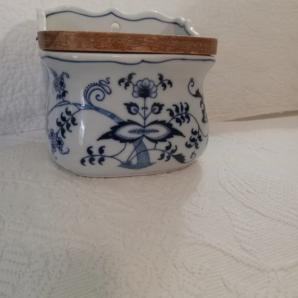 Vintage Salt Box BLUE DANUBE - Picture 1 of 3
